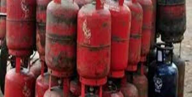 LPG Price Cut: कमर्शियल गैस सिलेंडर के दाम घटे, दिल्ली में 41 रुपये हुआ सस्ता, जानें नए रेट