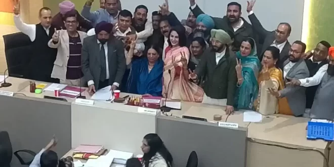 चंडीगढ़ मेयर चुनाव में बीजेपी की जीत, हरप्रीत कौर नई मेयर चुनी गईं