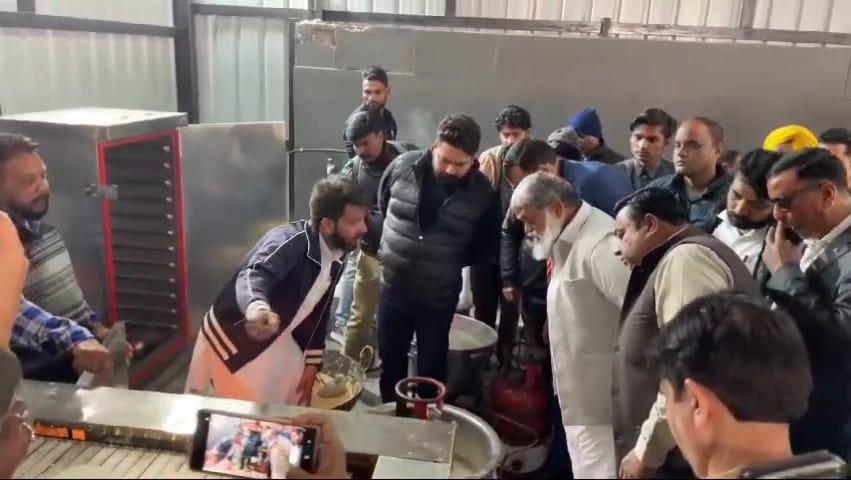 अंबाला कैंट बस स्टैंड पर शुरू हुई ₹5 थाली क्लाउड किचन, अनिल विज ने किया उद्घाटन