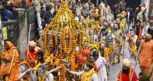 महाशिवरात्रि पर उमड़ी शिव भक्तों की बेतहाशा भीड़, महाकुंभ का समापन