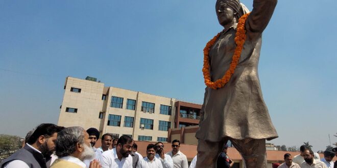 हरियाणा के मंत्री अनिल विज ने शहीद-ए-आजम भगत सिंह को श्रद्धांजलि अर्पित की