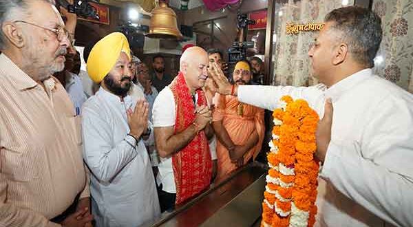 मनीष सिसोदिया ने पटियाला के प्राचीन मां काली मंदिर में पूजा अर्चना की, चैत्र नवरात्रि की दी शुभकामनाएं