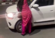 हरिद्वार में हाईवोल्टेज ड्रामा: नशे में धुत महिला ने बीच सड़क पर मचाया हंगामा, वाहनों पर किया हमला