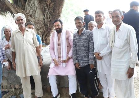 मुख्यमंत्री नायब सिंह सैनी की सादगी के कायल हुए ग्रामीण, फफड़ाना और जलमाना में अचानक रुका काफिला