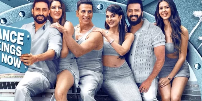 अक्षय कुमार ने थियेटर के बाहर किया फैंस से ‘हाउसफुल 5’ का रिव्यू