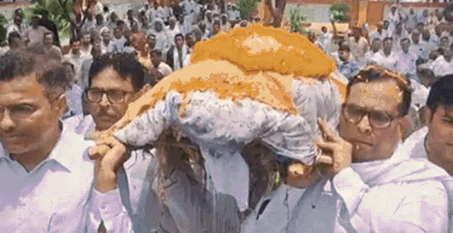 हरियाणा के पूर्व वित्त मंत्री कैप्टन अभिमन्यु की माता परमेश्वरी देवी का अंतिम संस्कार