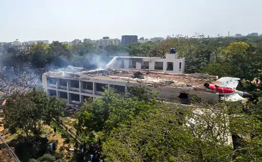 अहमदाबाद विमान हादसे में सभी 242 लोगों की मौत: लंदन जा रही एयर इंडिया फ्लाइट क्रैश, पूर्व CM विजय रूपाणी भी सवार थे