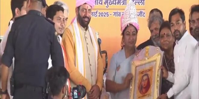 दिल्ली CM रेखा गुप्ता का हरियाणा में भव्य बर्थडे सेलिब्रेशन: CM सैनी ने पहनाया चांदी का मुकुट