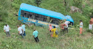 हिमाचल के मंडी में बड़ा सड़क हादसा: 150 फीट गहरी खाई में गिरी बस, 7 की मौत, 23 घायल