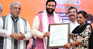 मुख्यमंत्री नायब सैनी ने बांटे घरों के तोहफे