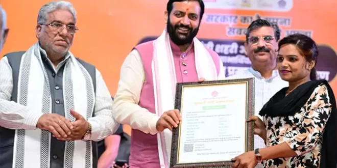 मुख्यमंत्री नायब सैनी ने बांटे घरों के तोहफे