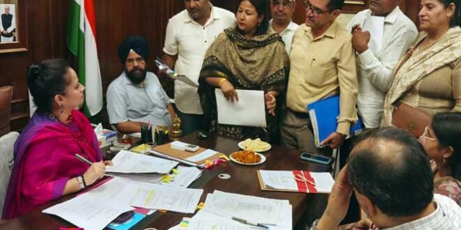 हरियाणा में स्वास्थ्य कर्मियों की समस्याओं पर सरकार गंभीर, मंत्री आरती सिंह राव ने अधिकारियों को दिए तत्काल समाधान के निर्देश