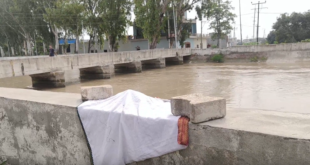 नहर किनारे कन्या भ्रूण