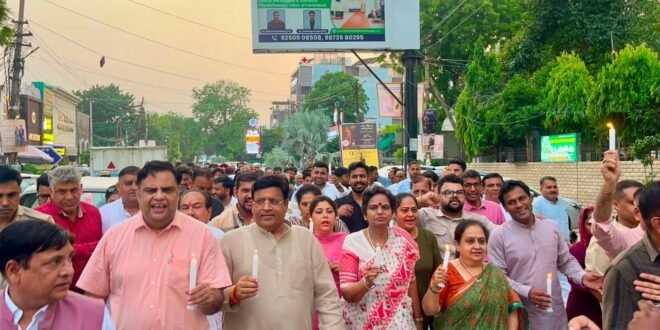 ‘वंदे मातरम्’ विवाद पर हरियाणा में कांग्रेस के खिलाफ भाजपा का प्रदर्शन, 27 जिलों में निकला कैंडल मार्च