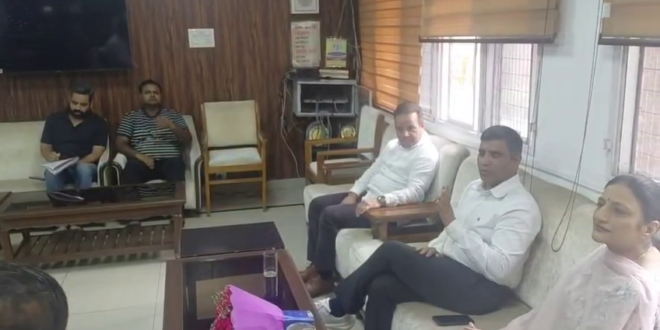 पंचकूला के सरकारी कॉलेज में अचानक पहुंचे शिक्षा मंत्री महिपाल ढांडा, ‘NO ENTRY’ बोर्ड पर जताई आपत्ति
