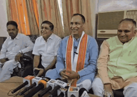 एचबीपीई के चेयरमैन मोहन लाल कौशिक ने बढ़ाया विद्यार्थियों का हौसला