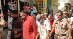 पुलिस ने आरोपियों के सिर मुंडवाकर पटेल नगर में घुमाया