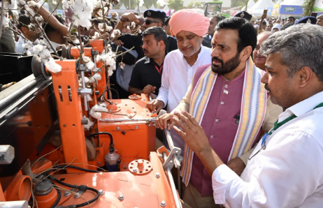कपास उत्पादन और फसल विविधीकरण पर जोर